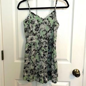 Zoe & Rose Band of Gypsies XS floral romper with keyhole cutout back